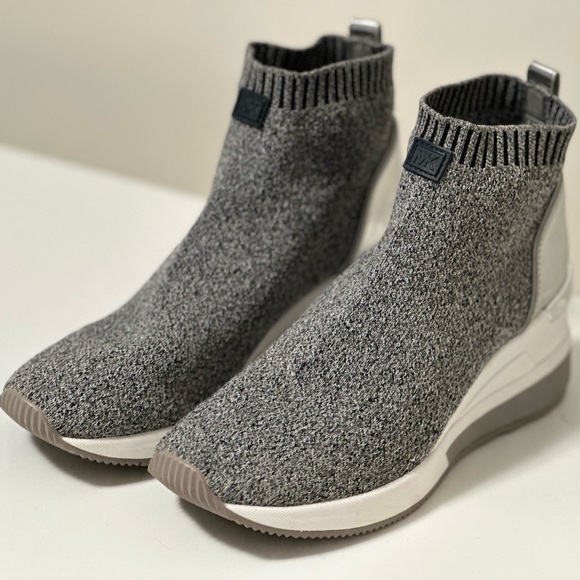 Michael Kors sneakers - size 8 - Picture 2 of 4